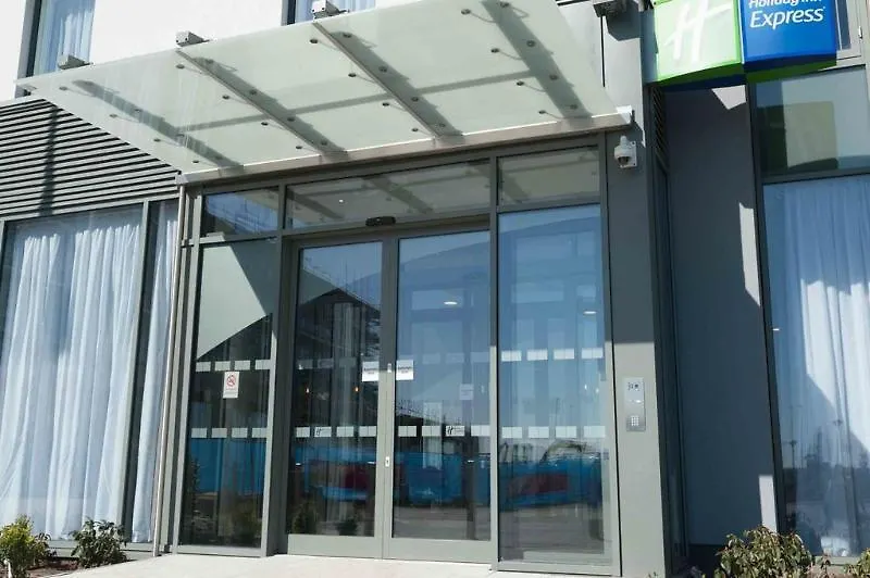 Holiday Inn Express Aberdeen Airport By Ihg Dyce 3*,